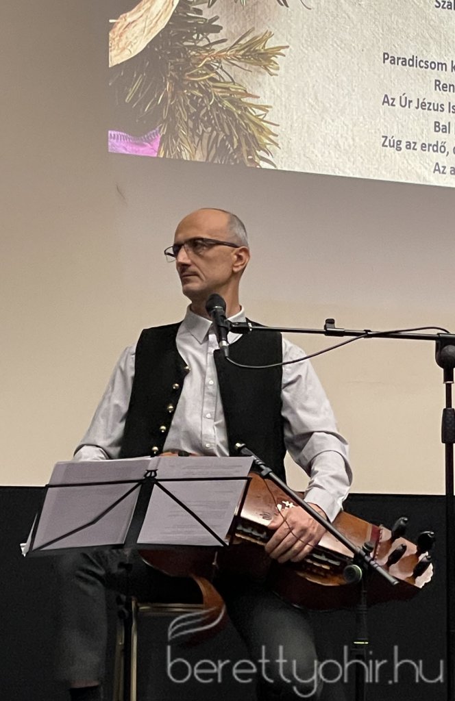 Fellobbant a szeretet lángja 24